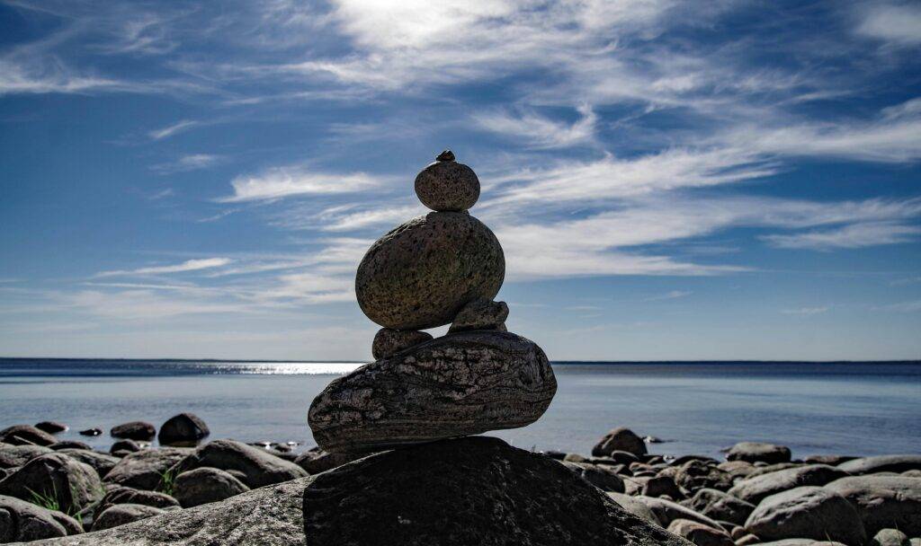Rocks, balancing.