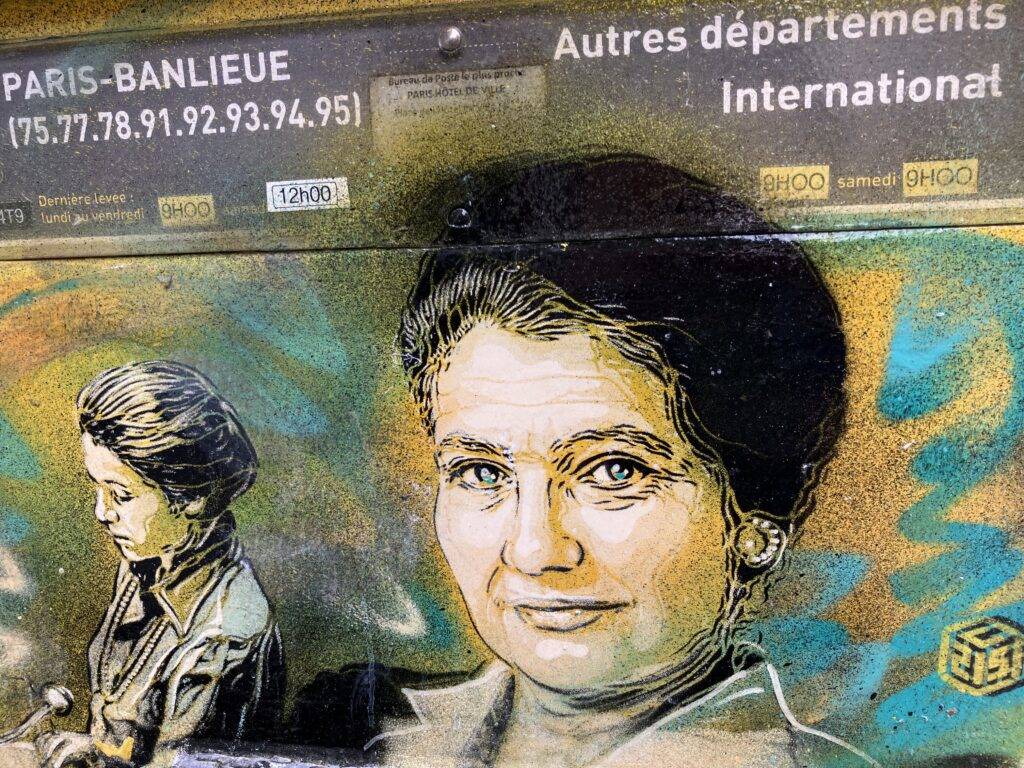 Painting on a Parisian mailbox