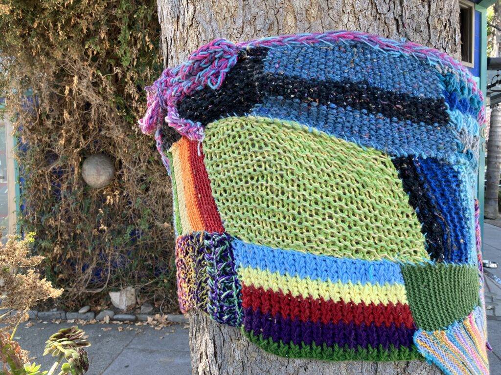 Yarn-bombe tree trunk